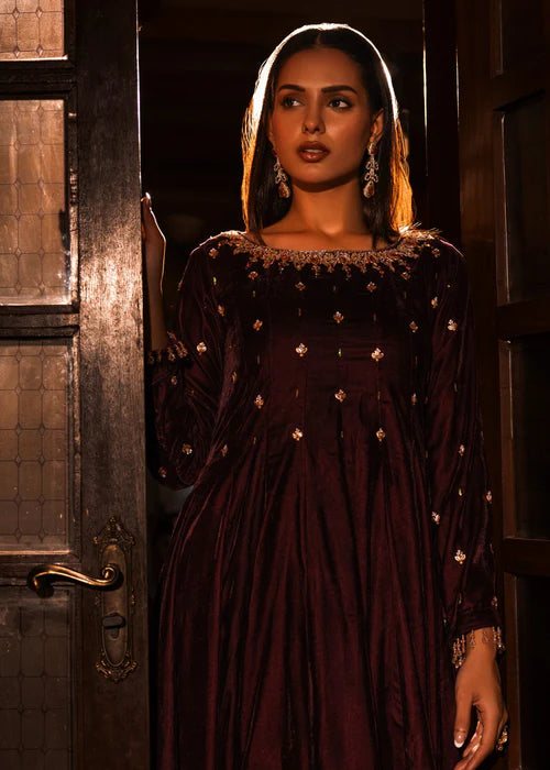 Kaara Maroon Velvet Hand-Embellished Pishwas – 3 Piece Set